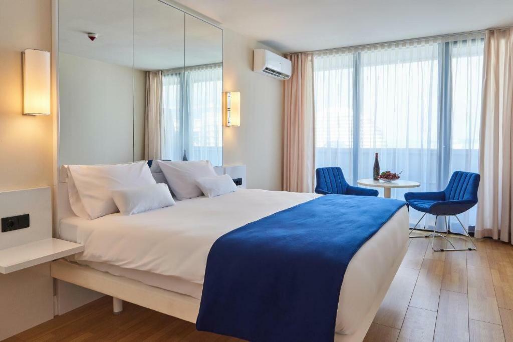 Deluxe Hotel Room In The Heart Of Batumi Orbi City A Block Exteriér fotografie